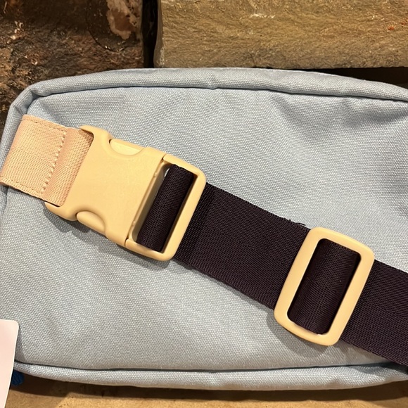 Owala Crossbody Light Blue Polyester Bottle Carrier - Picture 7 of 9